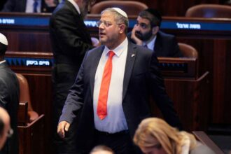 حظر الأذان في فلسطين: رفض حاسم لمشروع قانون إسرائيلي مقلق - المهجر نت