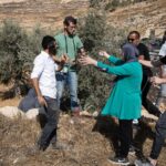 الاحتلال الإسرائيلي: تفاصيل صادمة عن قتل فلسطينييْن وإخلاء بؤر استيطانية قبل زيارة أميركية - المهجر نت