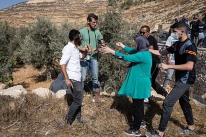 الاحتلال الإسرائيلي: تفاصيل صادمة عن قتل فلسطينييْن وإخلاء بؤر استيطانية قبل زيارة أميركية - المهجر نت