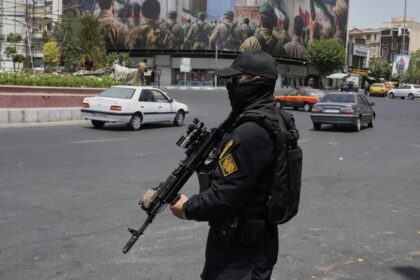إيران تعتقل نرجس محمدي الحائزة على نوبل للسلام 2023 في مشهد - المهجر نت