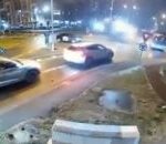 حادث مروري صادم في رومانيا: سيارة تطير فوق المركبات وإصابة السائق بجروح - المهجر نت