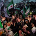 احتفالات سوريا بالذكرى الأولى لتحرير البلاد: مشاهد صادمة وفرحة شعبية واسعة - المهجر نت
