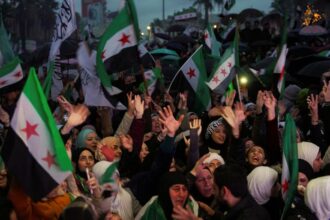 احتفالات سوريا بالذكرى الأولى لتحرير البلاد: مشاهد صادمة وفرحة شعبية واسعة - المهجر نت