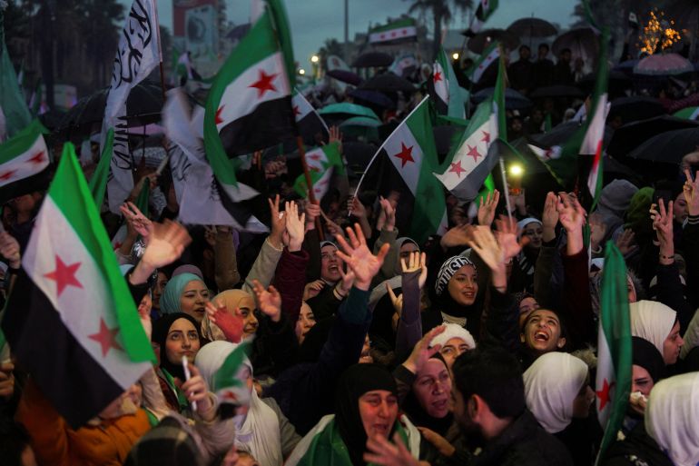 احتفالات سوريا بالذكرى الأولى لتحرير البلاد: مشاهد صادمة وفرحة شعبية واسعة - المهجر نت