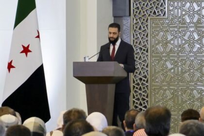 سوريا الجديدة: عام انتقالي خطير يكشف تحديات إرث الأسد وتوازن الدولة - المهجر نت