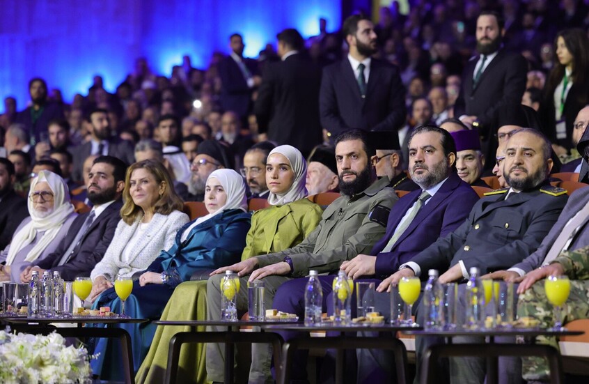 سوريا: لحظات مؤثرة للرئيس الشرع وعقيلته يبكيان مع قصص الظلم السابق - المهجر نت