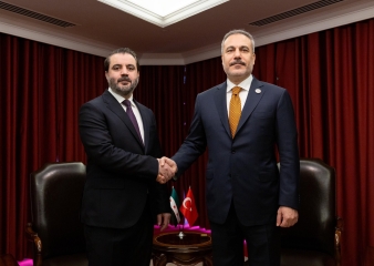 العلاقات التركية السورية: مباحثات مهمة بين وزيري الخارجية في الدوحة بعد عام على إسقاط الأسد - المهجر نت