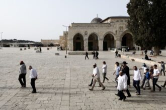 اقتحام الأقصى: تصعيد خطير وهدم واسع في القدس وسط قرارات إبعاد مقلقة - المهجر نت