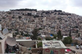 الاستيطان في القدس: اعتداءات خطيرة واستيلاء صادم على منزل ومقبرة إسلامية - المهجر نت