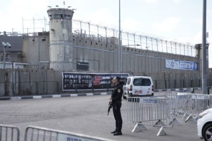 استشهاد أسير فلسطيني: تفاصيل صادمة داخل سجن بئر السبع الإسرائيلي - المهجر نت