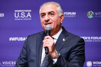 رضا بهلوي: دعوات حاسمة للجيش وتصعيد الهتافات مع تصاعد الاحتجاجات في إيران - المهجر نت