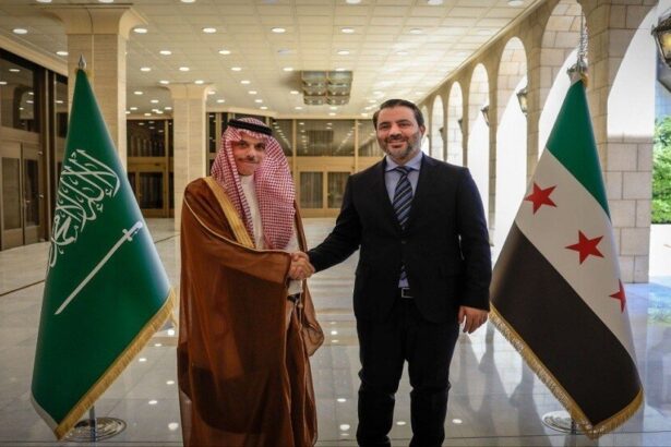 المستجدات السورية: بن فرحان يبحث تطورات حاسمة مع الشيباني واتصالات دولية مؤثرة - المهجر نت