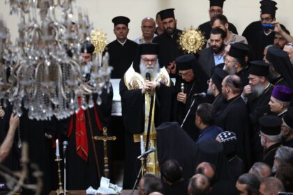 المسيحيون في سوريا: البطريرك يوحنا العاشر يكشف موقفًا حاسمًا ورسالة مؤثرة - المهجر نت